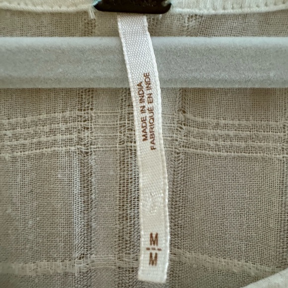 White eyelet top with ruffle hem - Picture 3 of 3